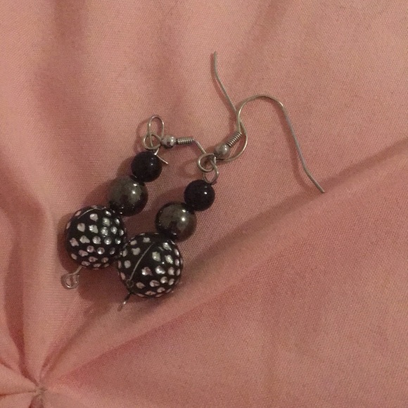 Black earrings - Picture 1 of 1